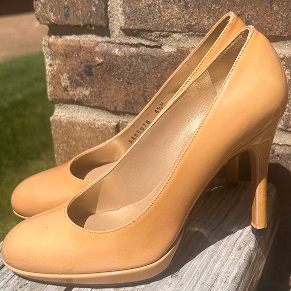 Stuart Weitzman Shoes - Stuart Weitzman Pumps Patent Leather 4.5 Tan Designer‎ Y2K Office Siren 2000s
